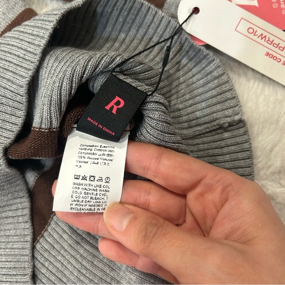 NWT Romwe - V-Neck Gray & Brown Striped Long Sleeve Henley Sweater Large - Picture 7 of 7